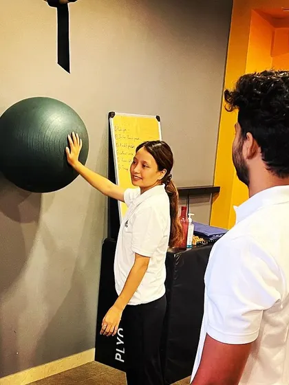 Thutan Drema, our new physiotherapist, in a training session. Her enthusiasm and passion for sports are already making a positive impact.