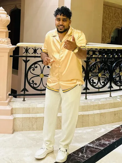 Born to stand out. A quick pose before a gig, feeling confident and ready to bring the energy.
