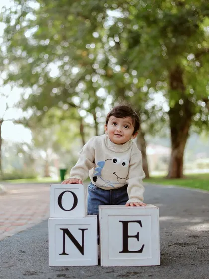 Celebrating the big 'ONE' outdoors. This photo shows how we can take the celebration into nature for a beautiful, classic first birthday portrait. I bring all the props needed to create a special scene for your little one.