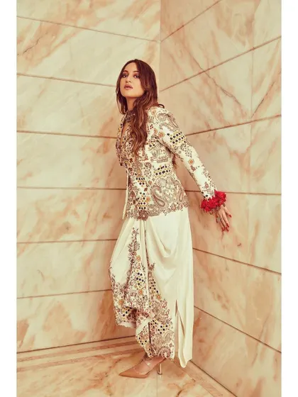Sona being her sona self! I loved styling Sonakshi Sinha in this Anamika Khanna fusion look. The embroidered jacket paired with dhoti pants is edgy, modern, and uniquely Indian.