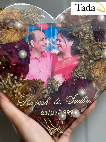 Tada! The final result of the photo-vlog series. A beautiful heart-shaped keepsake celebrating a 25th anniversary, created from the flowers shown in the previous process shots.