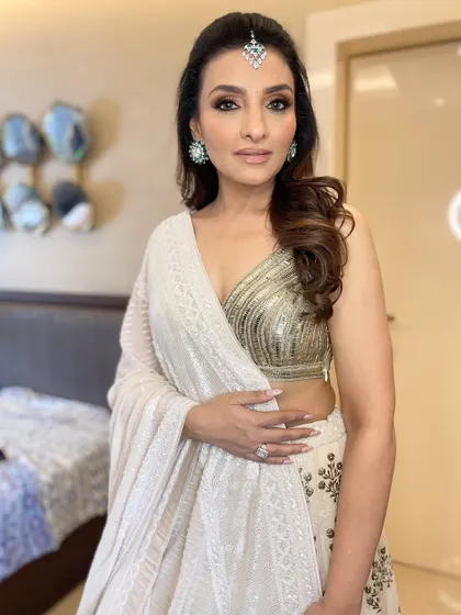 A glamorous look for a sangeet or cocktail party, with soft waves and a sparkling maang tikka.