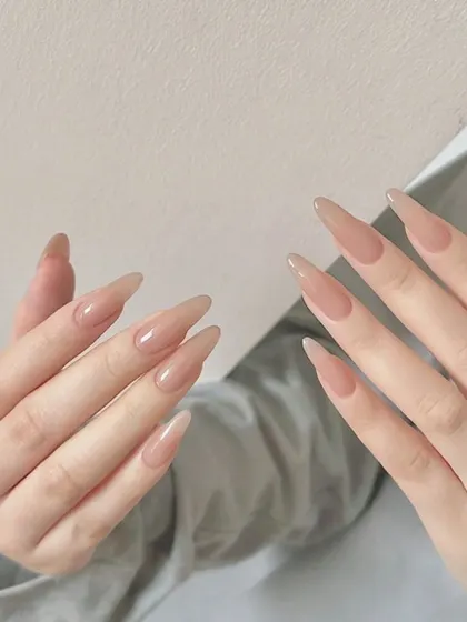 Simple, elegant, and clean. These long, translucent nude extensions in a stiletto shape are the definition of understated chic.