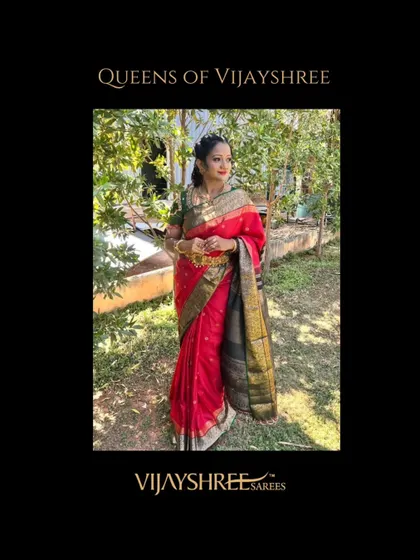 Another beautiful look from Manasa, this time in a red and black Kanjivaram, perfect for an evening function.
