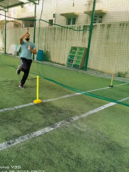 A bowler with a high arm action, generating good momentum towards the crease. We work on all aspects of the bowling sequence.