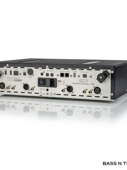 Another view of the Ayre EX-8's rear panel, highlighting the quality of the connectors and the thoughtful layout. Every detail is considered to ensure the highest fidelity.