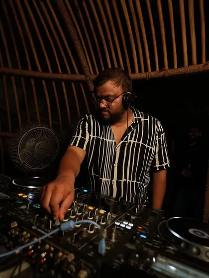 Another shot from the Goa diaries, focused on the mix.