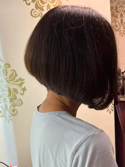 A profile shot of the stylish inverted bob.