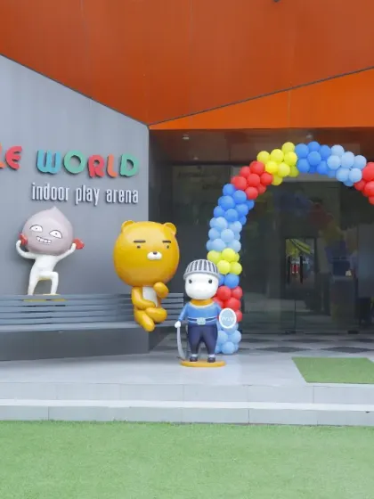 Our main entrance decorated with a colorful balloon arch, ready to welcome birthday guests for a day of fun.