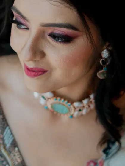 Duplicate of image 194, a close-up of the bride's makeup.