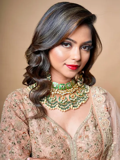 This image showcases the soft waves in the hair that complement the romantic makeup look. My hairstyling module is designed to work in synergy with the makeup course.