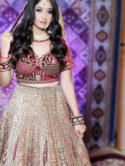 A beautiful Marwari-inspired bridal look. The jewellery set is paired with a traditional lehenga, showing my ability to cater to different regional styles.