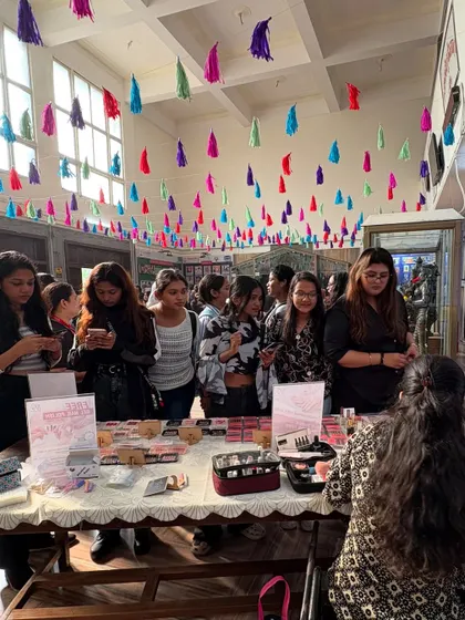 So many people checking out the press-on nails at my stall! It makes me so happy to see people appreciate hand-painted nail art.
