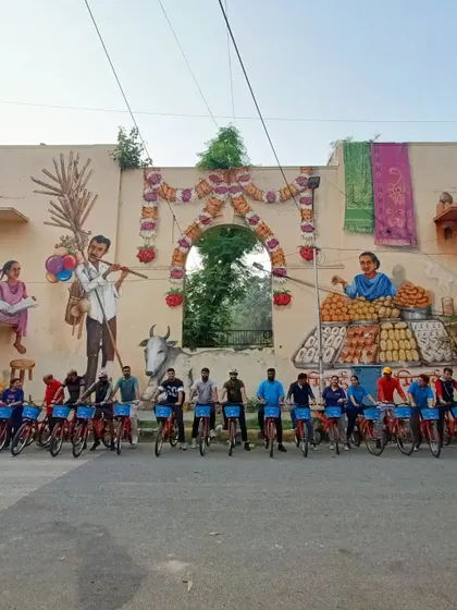 A group photo with our partners from KLM in front of a beautiful mural depicting scenes of Indian life. This is one of the most beloved artworks in the Lodhi district.