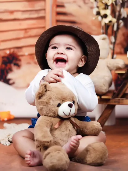 A genuinely happy laugh from this little boy during his sitter session. We aim to create a relaxed atmosphere to capture these priceless expressions.