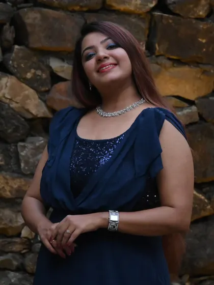 A moment of quiet confidence in a beautiful navy blue gown. This look is perfect for hosting elegant evening events like receptions or corporate award nights.
