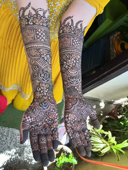 A closer look at the intricate details of this bridal henna. The fine lines and shaded roses showcase a high level of skill.