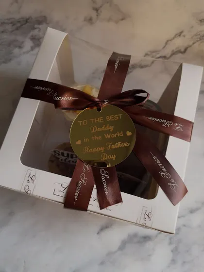 My Father's Day gift box is packed with care and attention to detail. It comes with a branded ribbon and a special gold tag that reads, "To the Best Daddy in the World."
