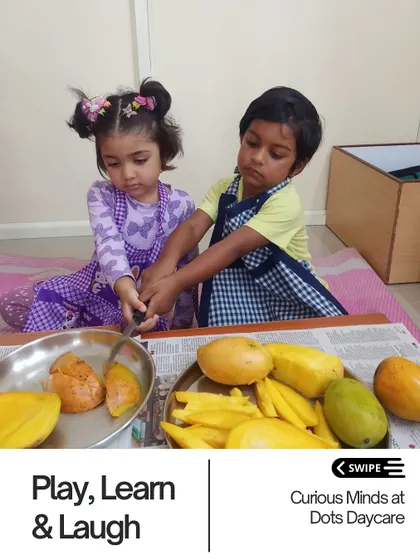 At our daycare, play is how we learn. Here, children work together to cut mangoes, a fun and practical activity that develops fine motor skills, cooperation, and a taste for healthy food.