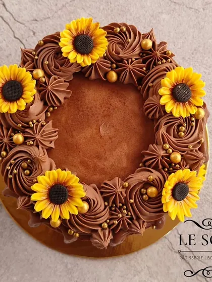 A rich and decadent take on the sunflower theme. This half-kg Intense Dark Chocolate Truffle cake is finished with chocolate buttercream and decorated with bright yellow sugar sunflowers.