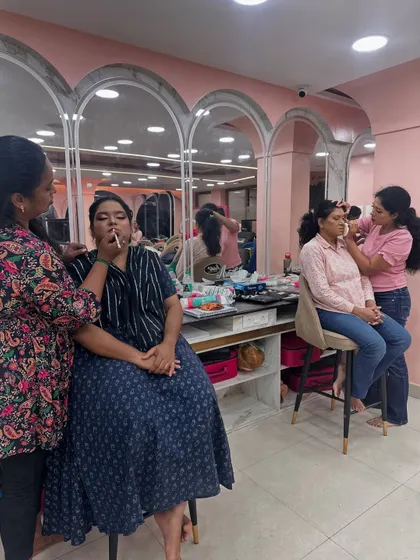 Practice makes perfect. In our pro courses, students work on each other to master different looks, learning how to adapt techniques for various face shapes and skin tones.