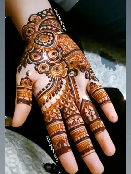 A beautiful Arabic-style design for a guest. The pattern is intricate and flows nicely on the hand, combining floral and geometric elements.