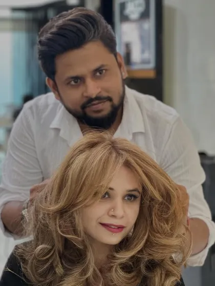 A new season calls for a new shade. I'm styling this gorgeous golden blonde look, adding volume and waves to show off the color's dimension.