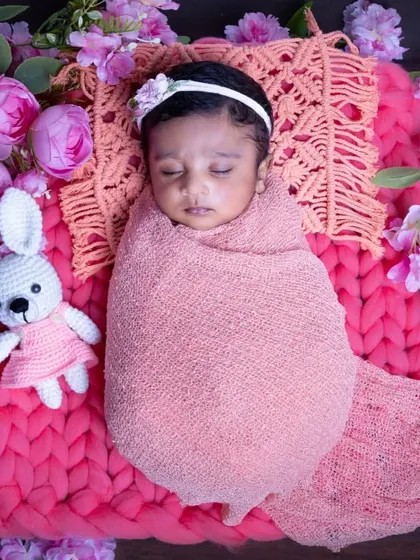 Peaceful dreams on a bed of pink. I love using soft, chunky knits and floral accents to create a dreamy and delicate atmosphere for my newborn girl photoshoots.