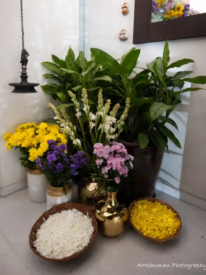 Another beautiful corner arrangement, with fresh flowers in traditional vases and bowls of rice and marigold petals, essential elements for a Hindu ceremony.