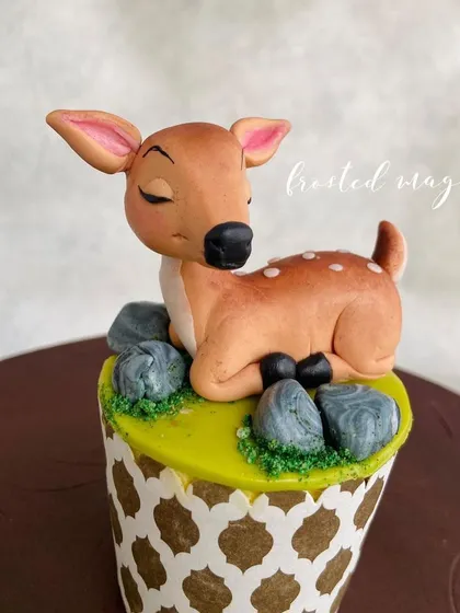 The delicate details, like the spots on the fawn, are what bring these sugar figures to life.