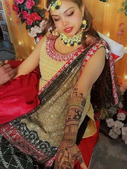 A beautiful bride-to-be during her mehandi application. I make sure my clients are comfortable throughout the process.