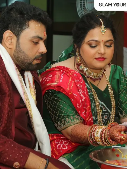 My makeup stays strong even during the after-wedding rituals. Despite the heat and wedding madness, this Gujarati bride's makeover looks super fresh and neat hours later.