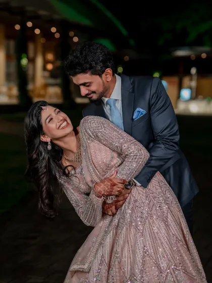An intimate dance at the reception. We focus on capturing the connection between the couple, creating romantic and elegant photos of their evening celebration.