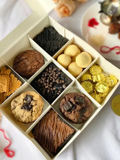 A closer look at the 'Sibling Love' Rakhi Hamper. It's a party in a box with brownies, cookies, brookies, and chocolates.