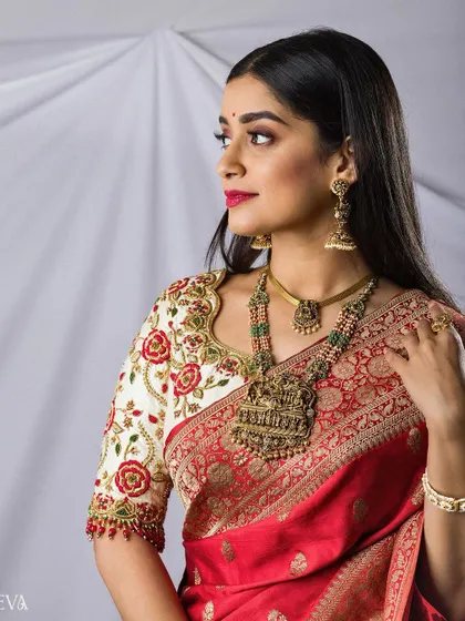 A beautiful portrait from the shoot. The makeup is classic and sophisticated, a perfect match for the traditional jewellery and embroidered blouse.
