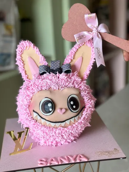 Labubu took over social media, and now it's on the cake table. This trendy piñata cake is packed with surprises and cuteness, ready to be smashed open.
