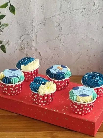 These "Super Dad" cupcakes are another great option for Father's Day. With blue and white frosting and edible toppers, they are a sweet way to celebrate your hero.