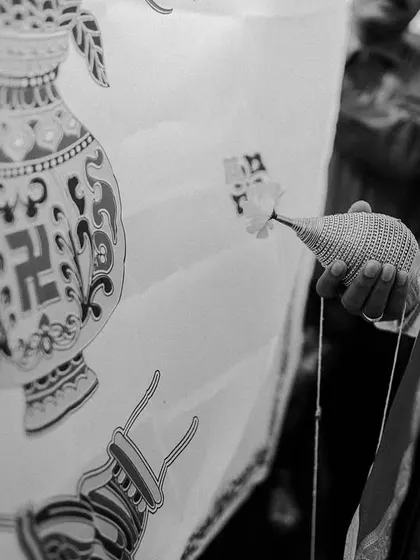 A black and white detail shot of the 'antarpat', the cloth that separates the bride and groom before the vows in a Maharashtrian wedding.