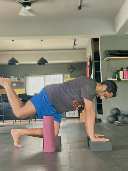 This is a hip controlled articular rotation (CAR), a key drill for improving the active range of motion in your hip joint. By isolating the hip, we teach the body to move correctly without compensating with the lower back.