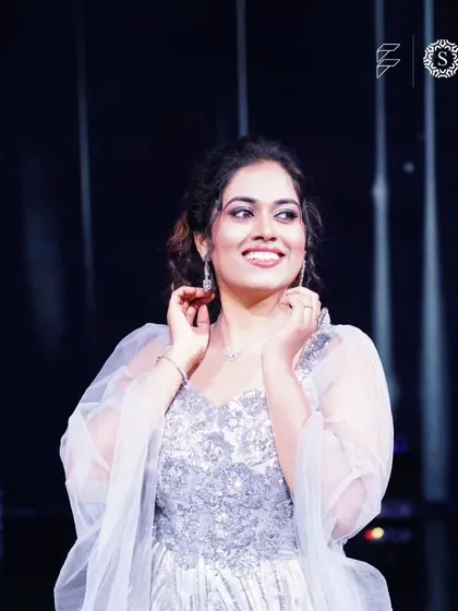 Another shot of the lovely Sayli Kamble, smiling brightly in our rental outfit and jewelry. It is wonderful to see our pieces on such a talented artist.