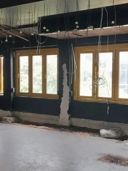 **BEFORE:** This commercial space was dark and undefined, with old fixtures and poorly utilized windows. It was a blank, uninviting box that needed a complete overhaul.