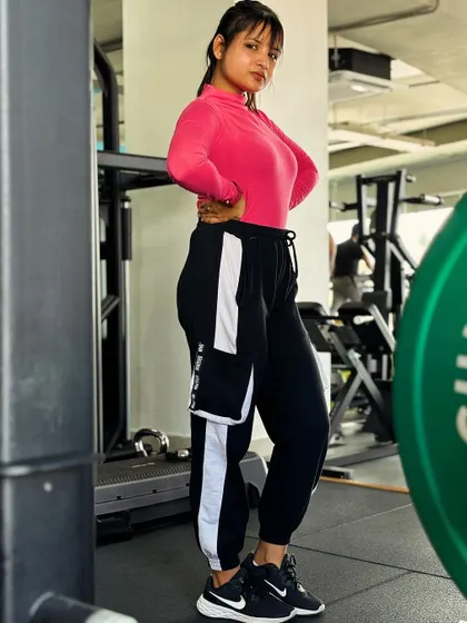 A full-body shot in the gym. I'm ready to tackle my workout for the day, focusing on my goals.