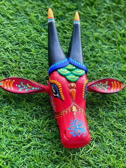 This fiery red Nandi was a custom piece for a very patient client. The bright color against the green grass background makes it look incredibly vibrant.
