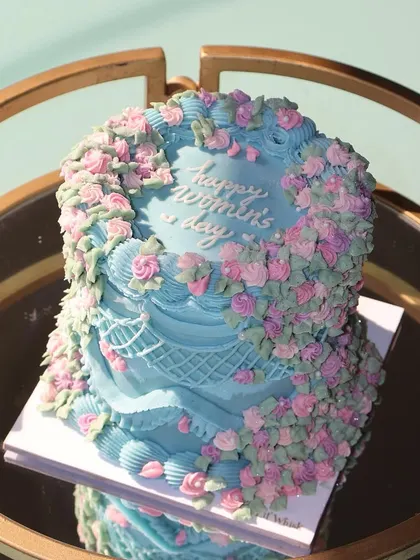 A different angle of our beautiful floral Women's Day cake, showing the intricate lattice piping on the side. It's a true work of art.