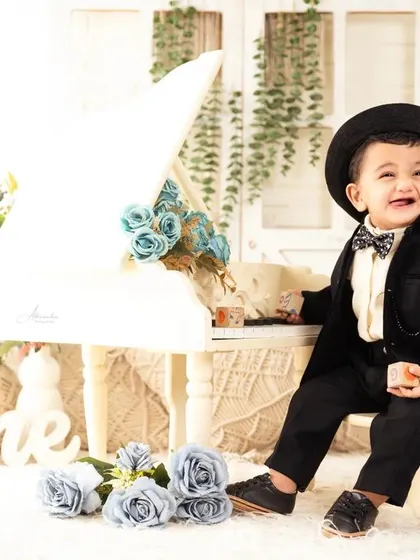 Even a little cry can make for a memorable and real moment during a first birthday shoot.