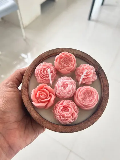 A duplicate of the stunning pink floral candle bowl.