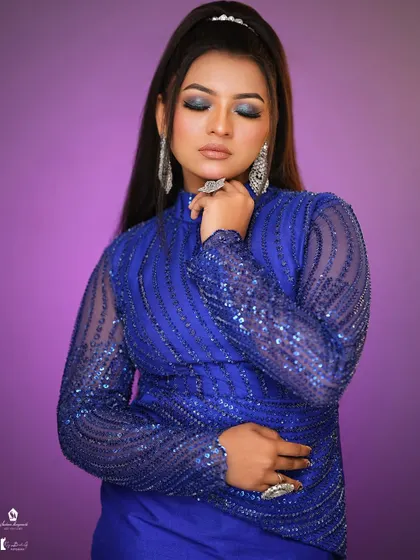 A close-up of the smokey blue eyeshadow that perfectly matches the outfit.