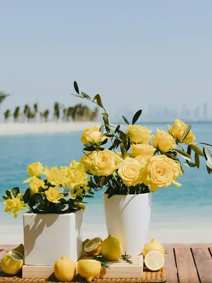 A simple, elegant arrangement of yellow roses and lemons by the sea, part of a beachside Haldi in Dubai that blended tradition with a refreshing coastal vibe.