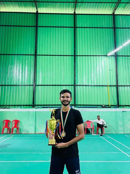 Proudly holding the team event runner-up trophy from the Mumbai University inter-collegiate tournament.