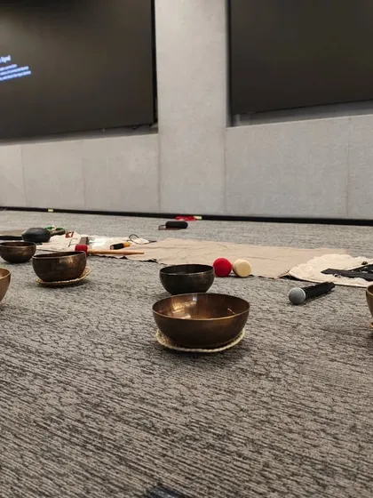 This is the setup for a sound healing and breathwork session I conducted for the team at Hewlett Packard Enterprise. These sessions are designed to create a deeply relaxing environment, perfect for corporate teams looking to de-stress and reset.